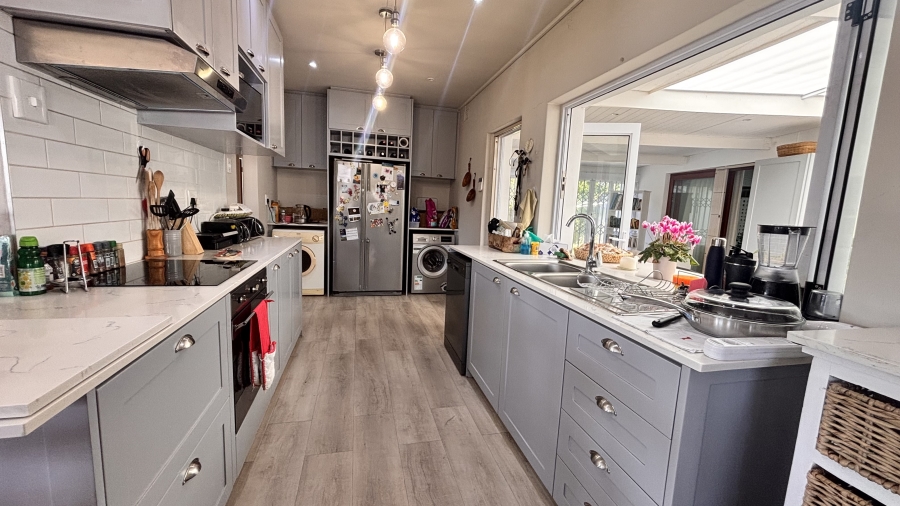 4 Bedroom Property for Sale in Kirstenhof Western Cape